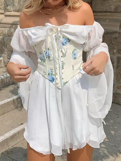 Λευκό φόρεμα με κορσέ με δαντέλα και φλοράλ σχέδιο